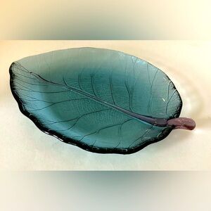 Vtg. Dynasty Art Glass leaf plate, blue and purple, handblown into a mold.